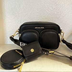 MK Jet Set Medium Leather Crossbody Bag with Case for Apple AirPods Pro